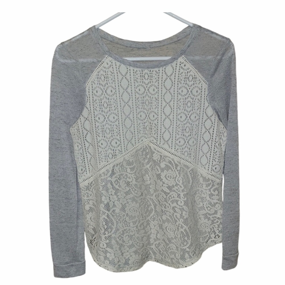 Thin long sleeve shirt lace front white and gray top. Runs like a S or XS.